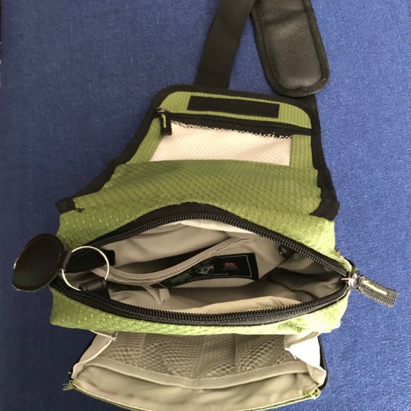 Heys TravelMate Crossbody Olive Green Eco Day Bag Purse Wallet NWOT - Picture 4 of 16